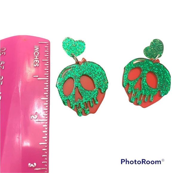 Snow White Poison Apple Earrings - Picture 5 of 5